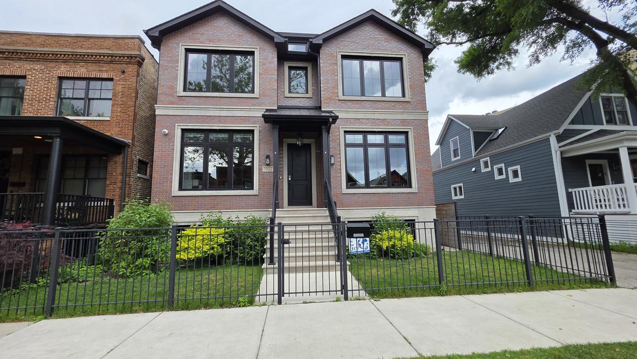 1922 W Grace St., Chicago, IL 60613