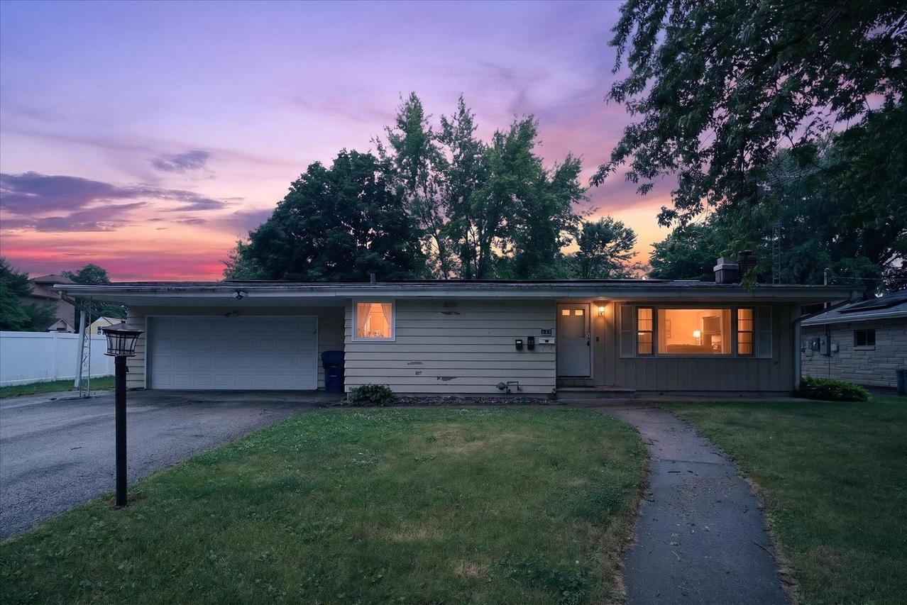 628 High Ter., Dekalb, IL 60115