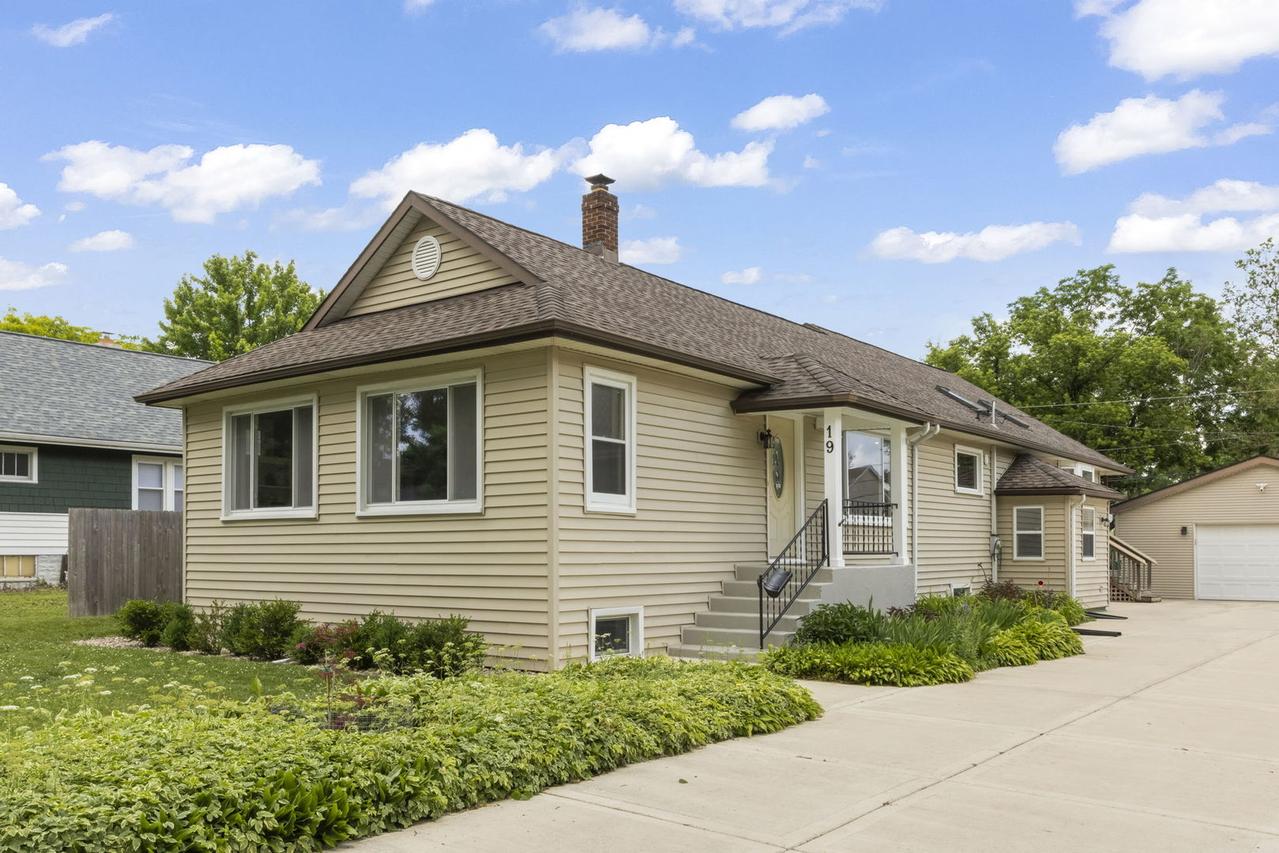 19 N Hudson St., Westmont, IL 60559