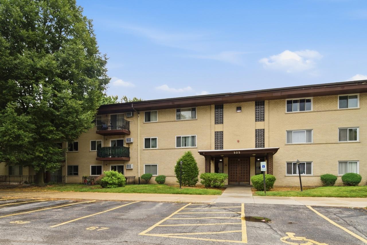 505 Cleveland Ave. #106, Arlington Heights, IL 60005