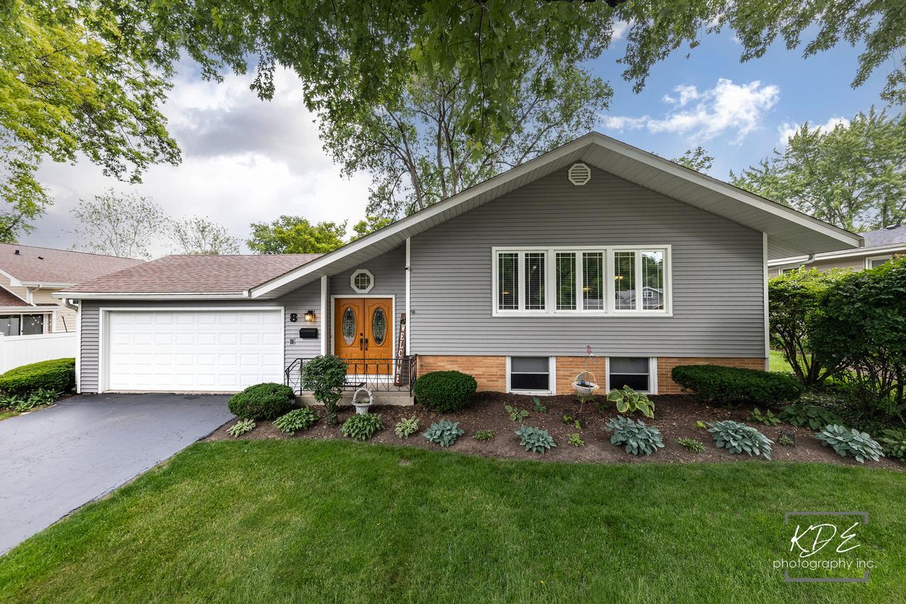 8 E Gartner Rd., Naperville, IL 60540