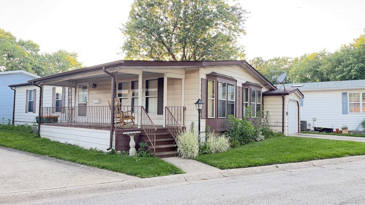1170 Rainbow Rd., Elgin, IL 60123