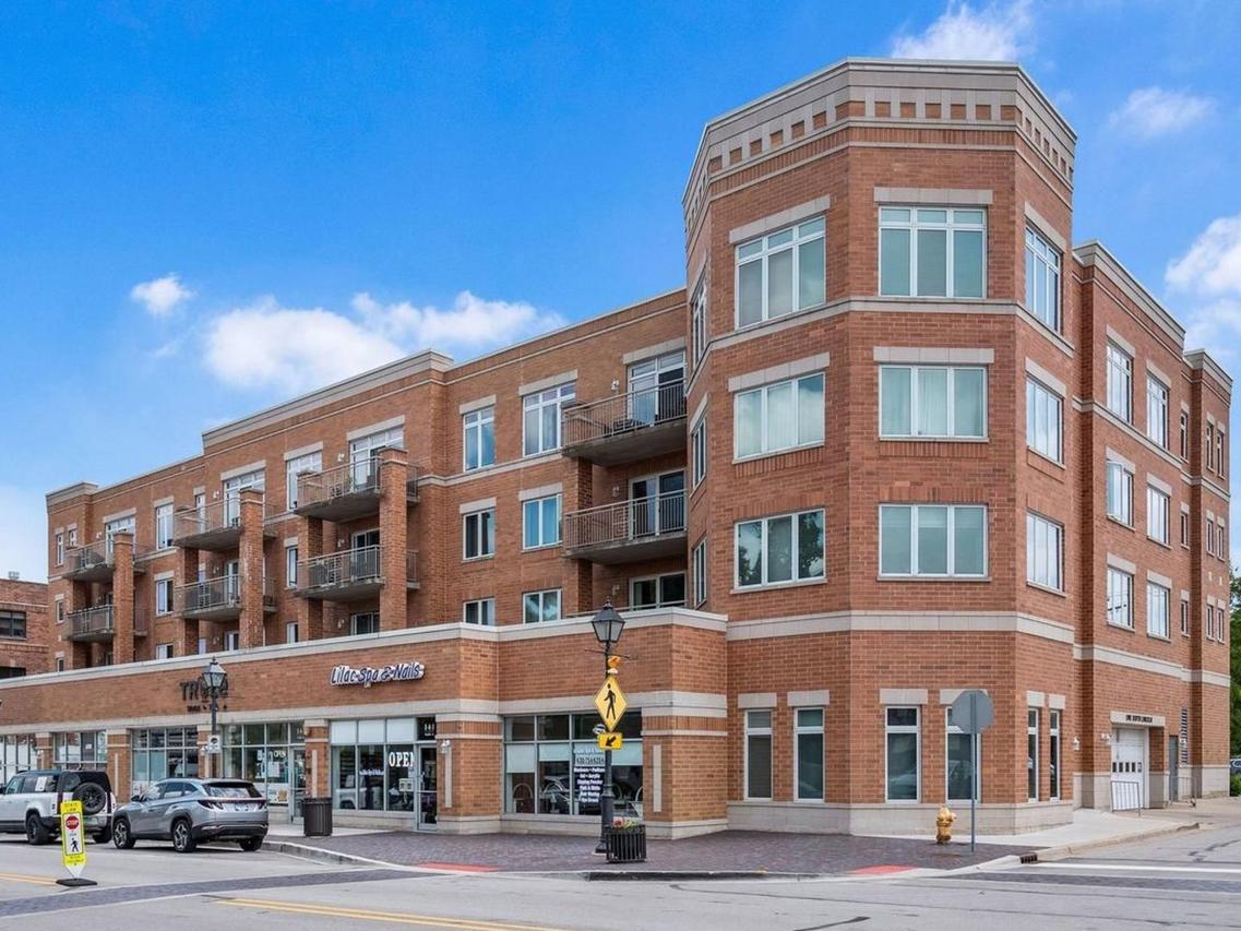 1 S Lincoln Ave. #410, Lombard, IL 60148
