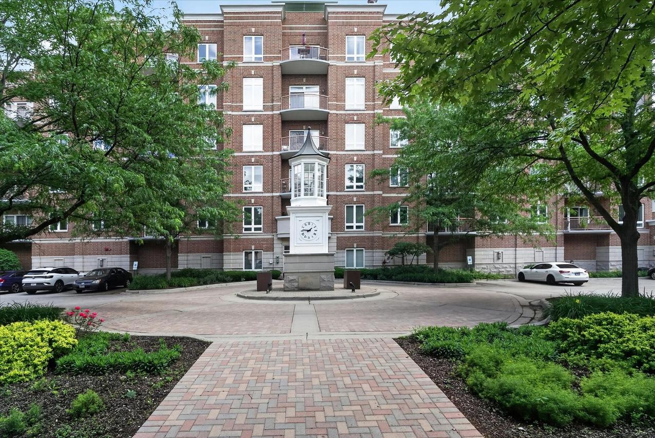 799 Graceland Ave. #209, Des Plaines, IL 60016