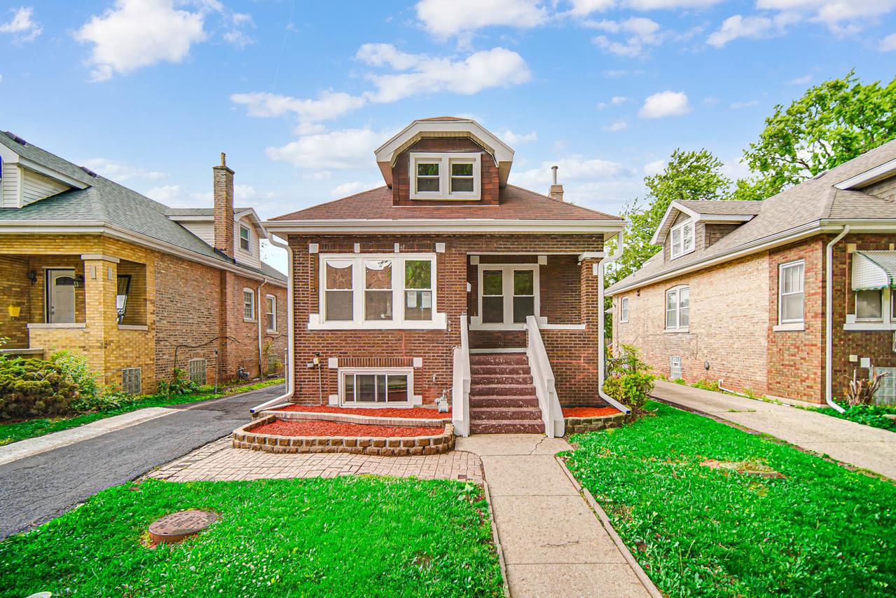 1426 S 10th Ave., Maywood, IL 60153