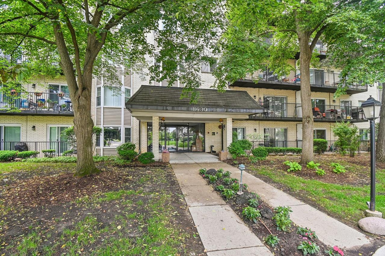 8630 Waukegan Rd. #414, Morton Grove, IL 60053