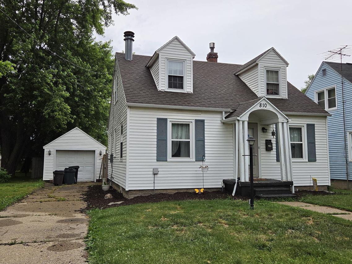 810 E 15th St., Sterling, IL 61081