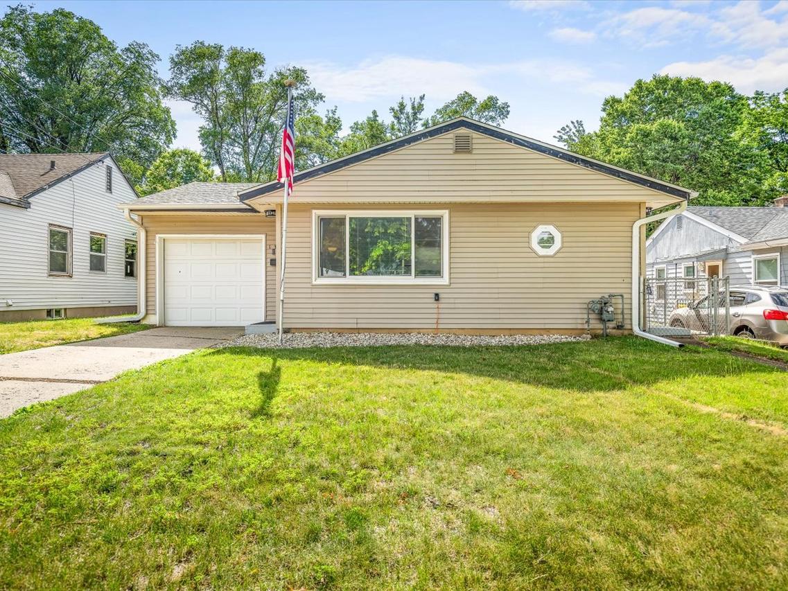 1327 26th St., Rockford, IL 61108