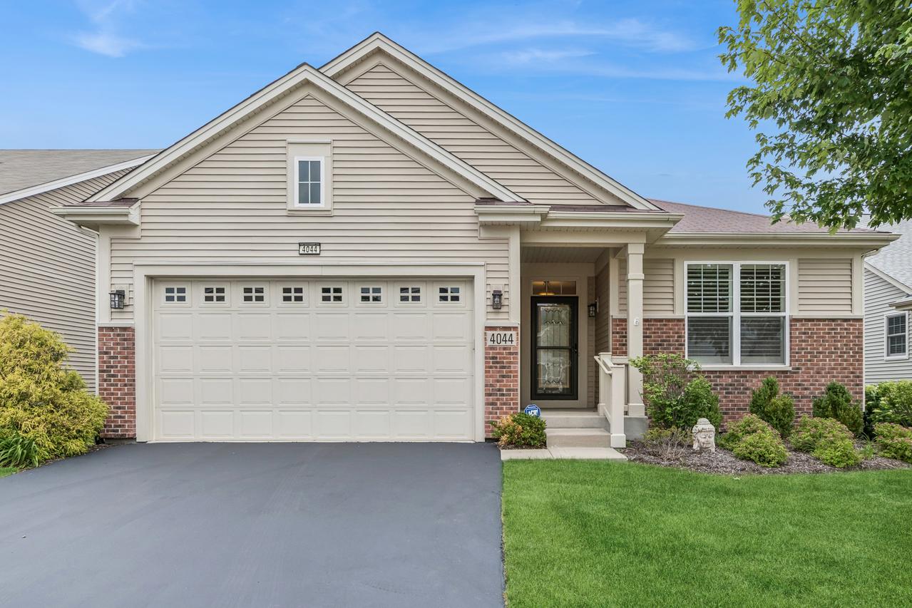 4044 Chesapeake Ln., Naperville, IL 60564