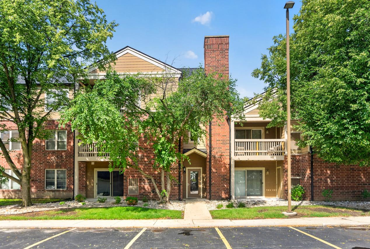 104 Glengarry Dr. #106, Bloomingdale, IL 60108