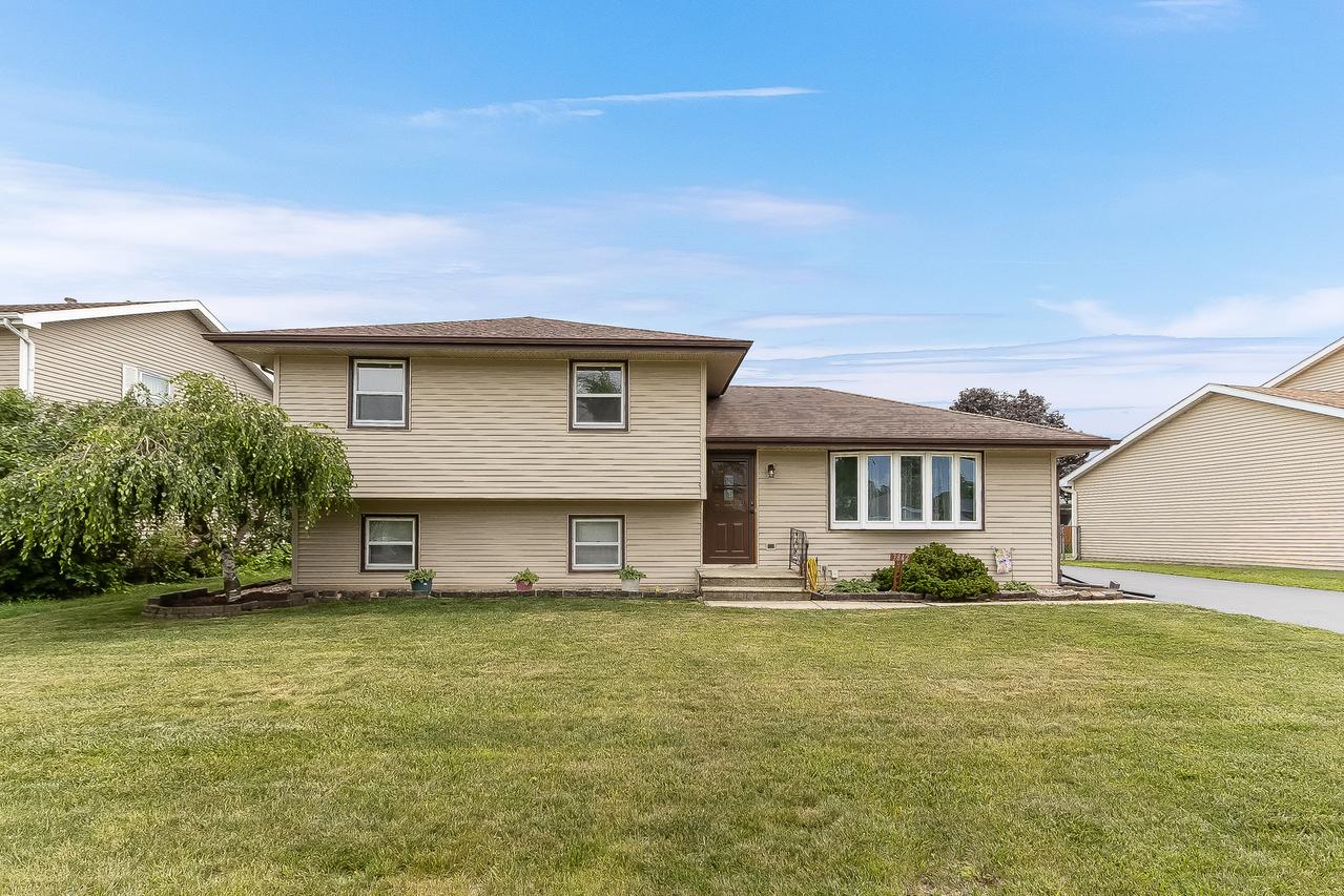 3842 Jonathan Simpson Dr., Joliet, IL 60431