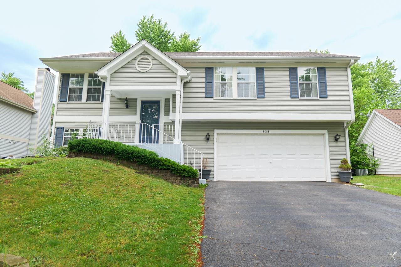 2088 Pennsbury Ln., Hanover Park, IL 60133