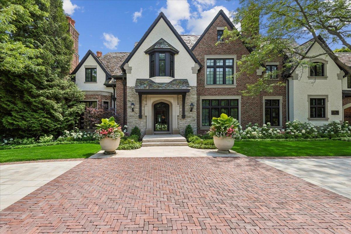 86 Prospect Ave., Highland Park, IL 60035