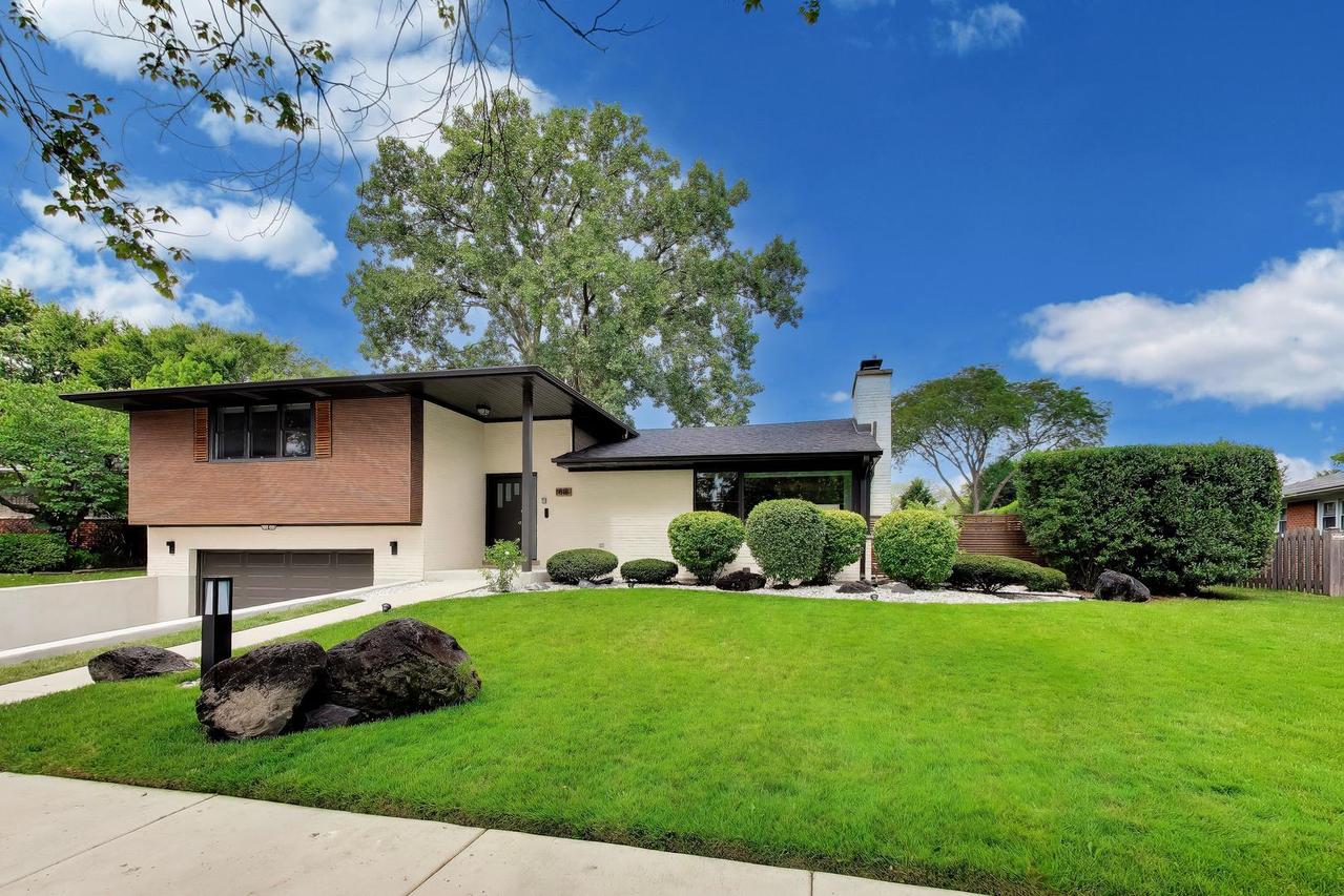 818 East Ave., Park Ridge, IL 60068