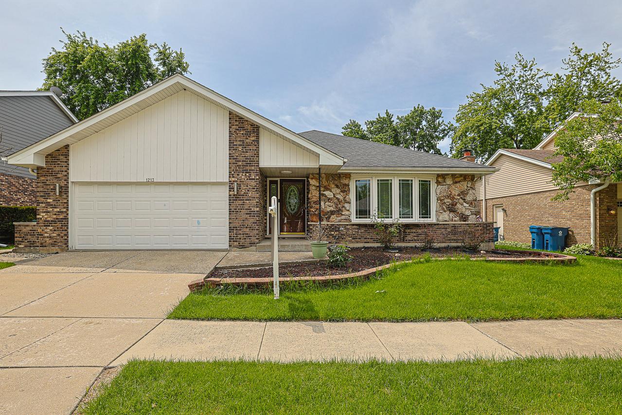 1213 Hawkins Ave., Downers Grove, IL 60516