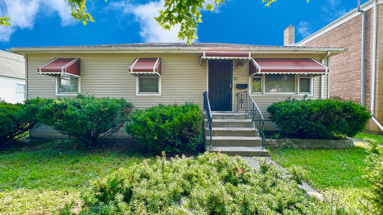 15741 Finch Ave., Harvey, IL 60426