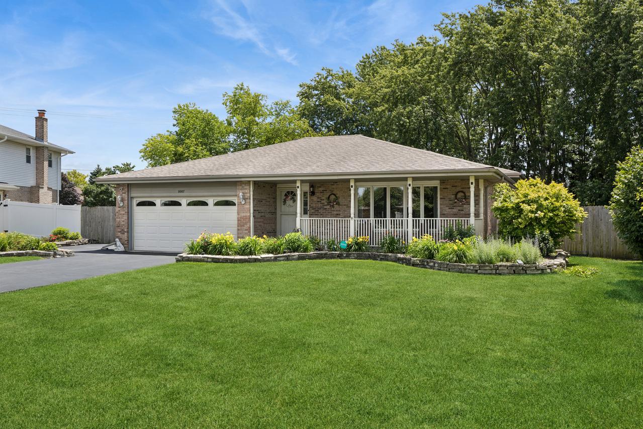 8007 Alexandria Dr., Tinley Park, IL 60477