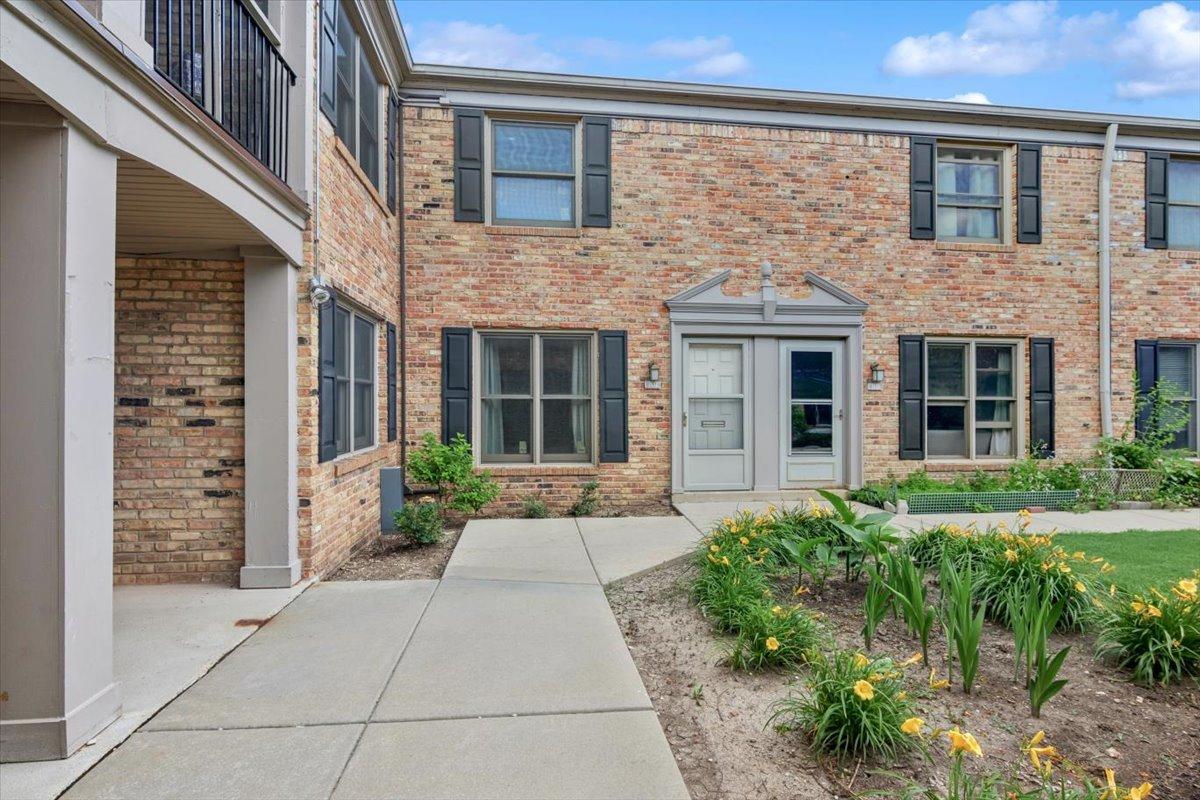 1814 Sessions Walk Walk, Hoffman Estates, IL 60169