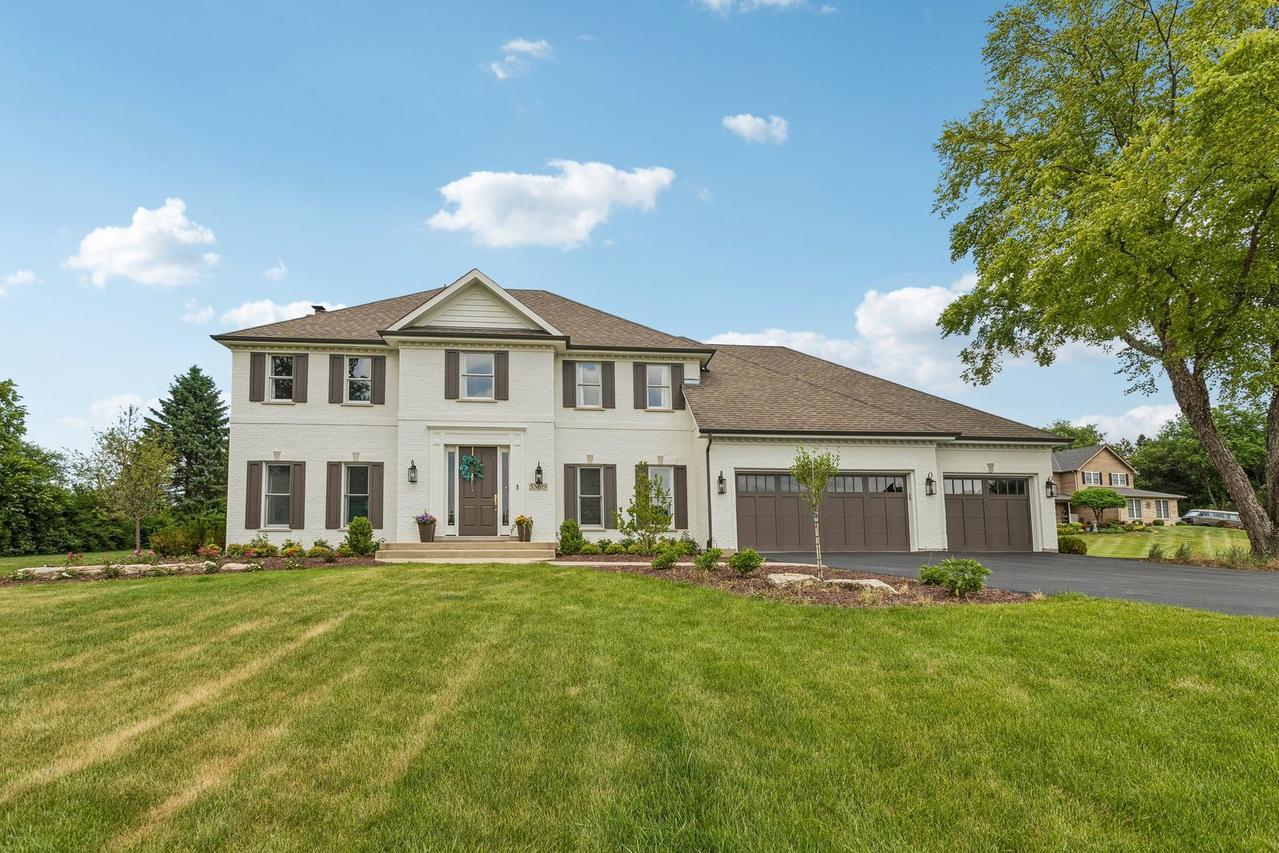 5N619 Farrier Point Ln., St. Charles, IL 60175