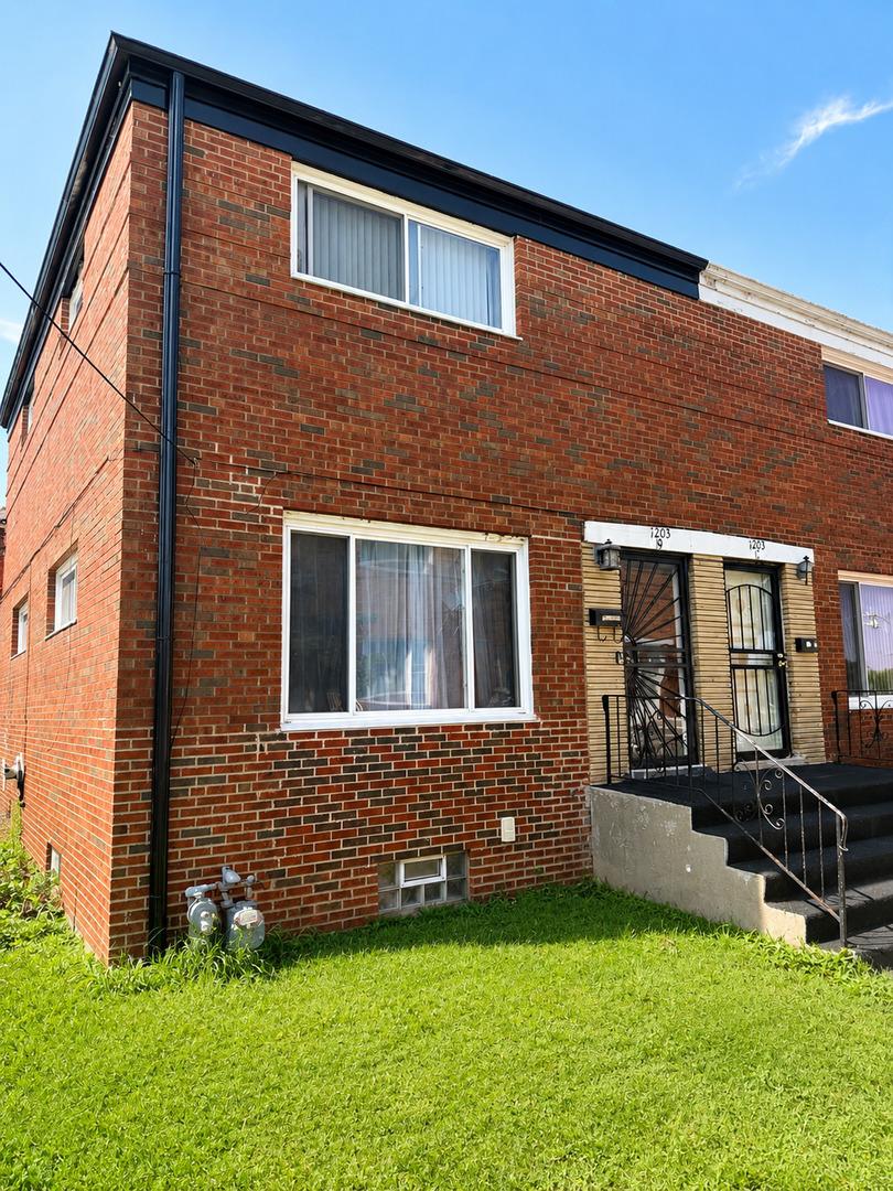 1203 S 17th Ave., Maywood, IL 60153