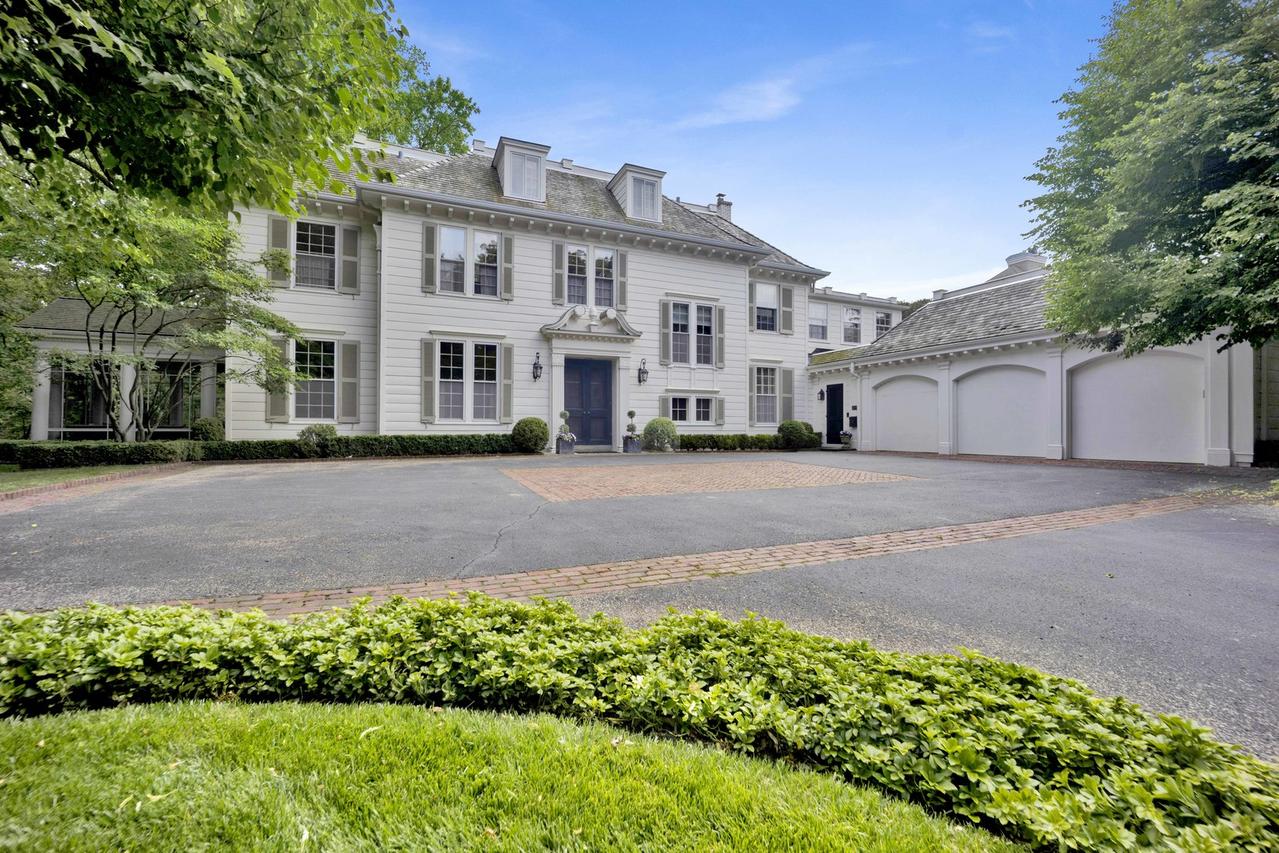 930 Fisher Ln., Winnetka, IL 60093