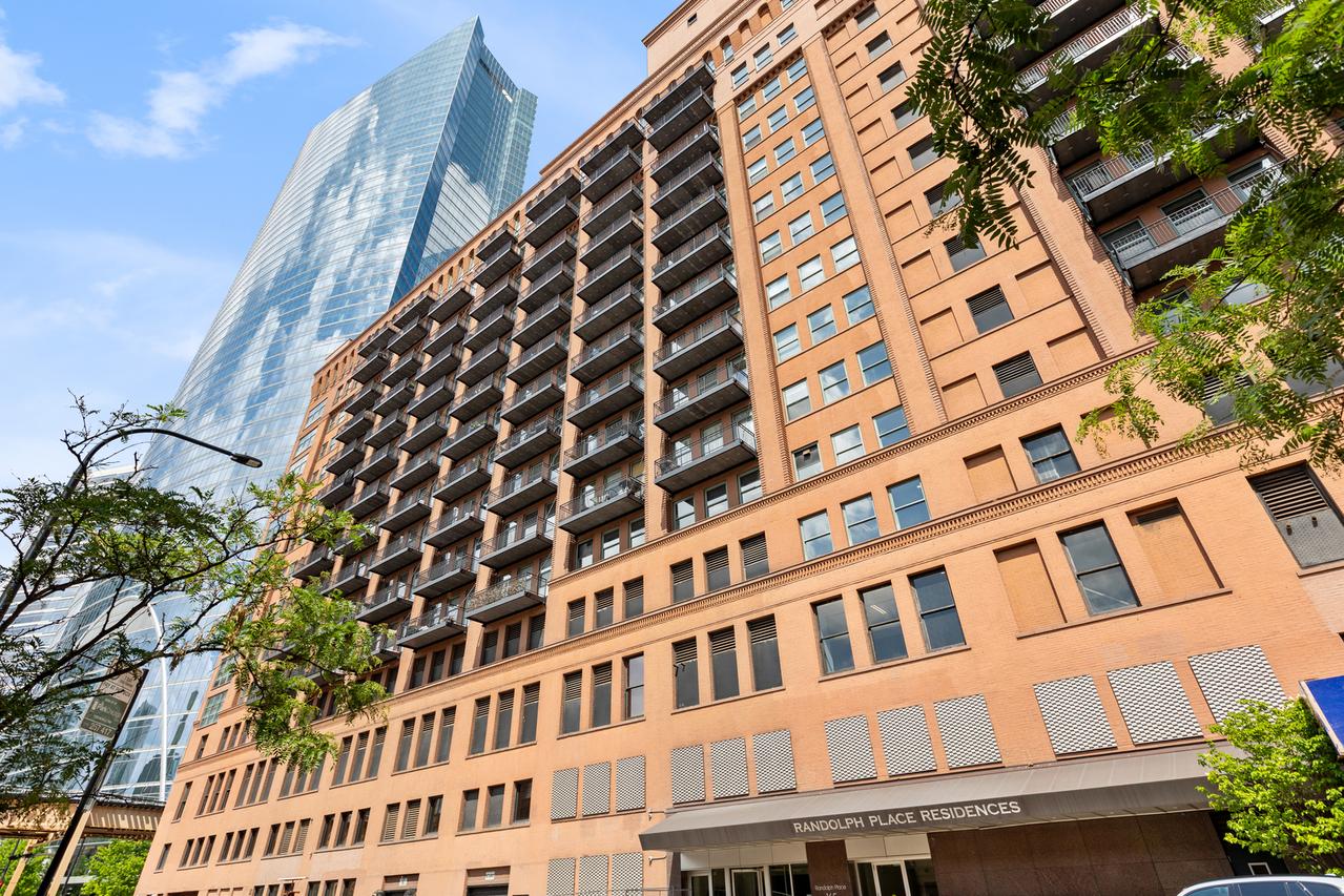 165 N Canal St. #712, Chicago, IL 60606