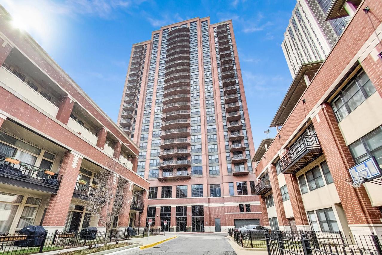 330 N Jefferson St. #907, Chicago, IL 60661