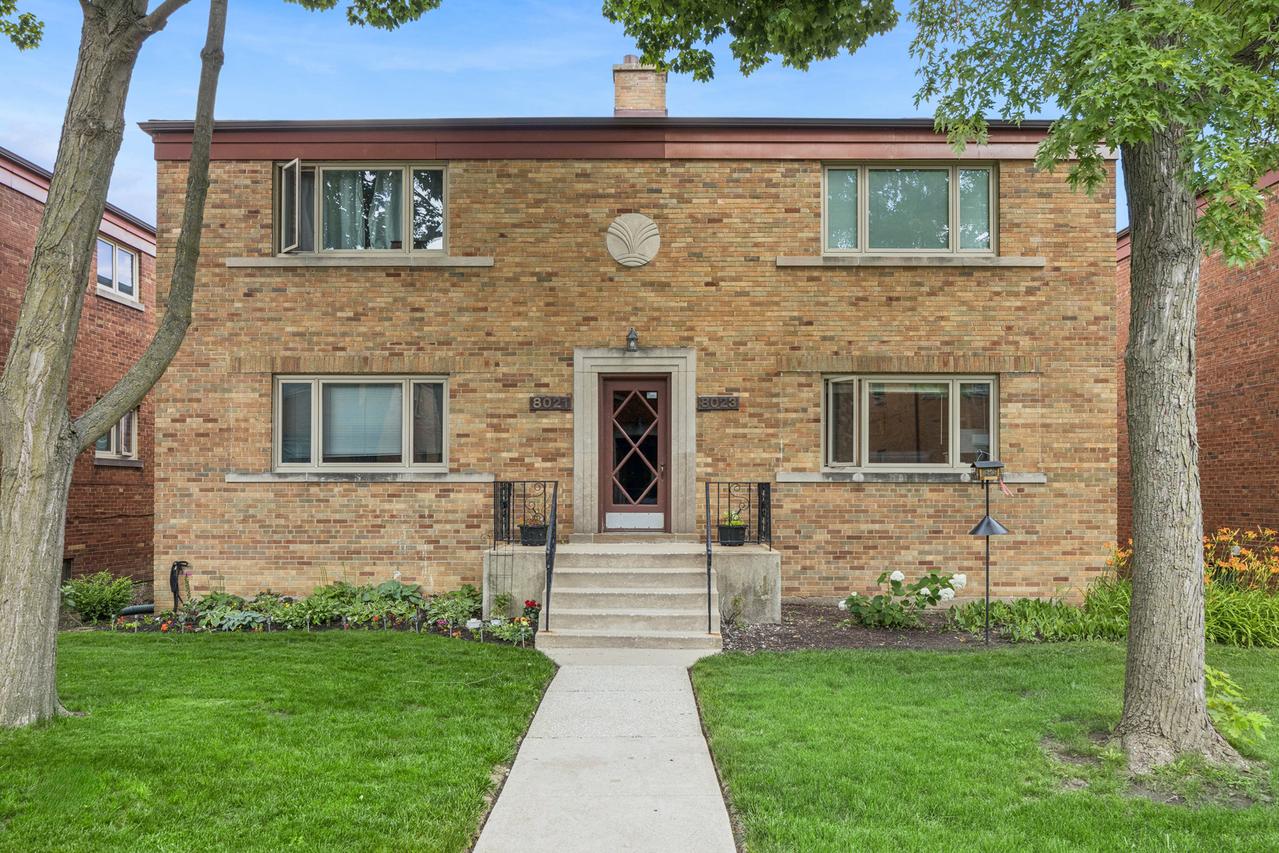 8021 Lake St. #1, River Forest, IL 60305