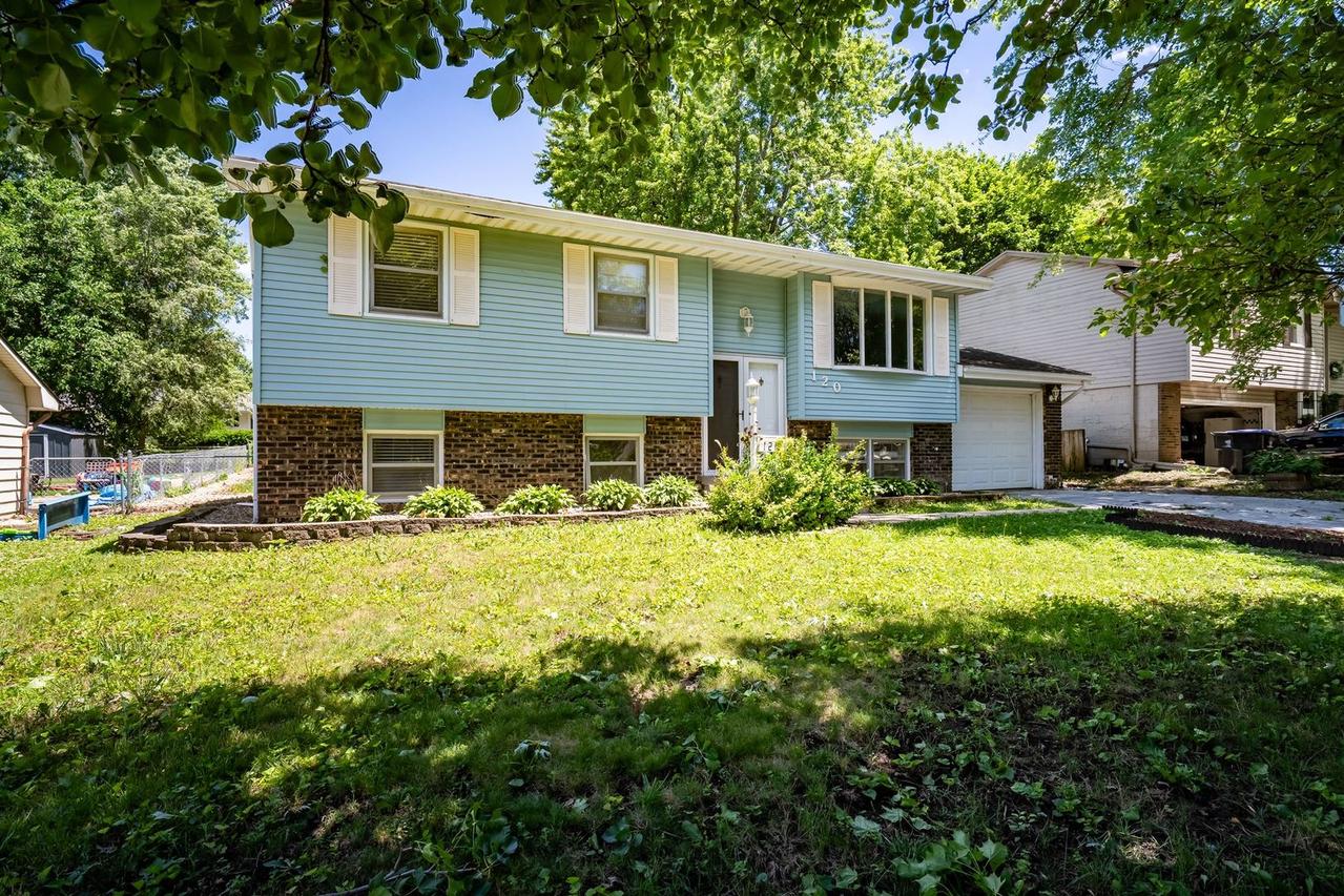 120 Ginger Creek Ct., Bloomington, IL 61704