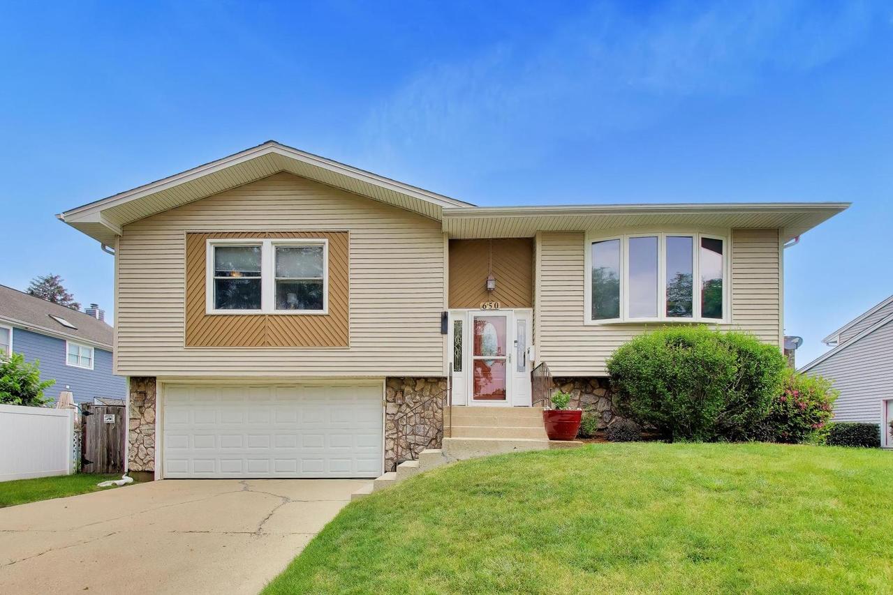 650 Nassau Dr., Roselle, IL 60172