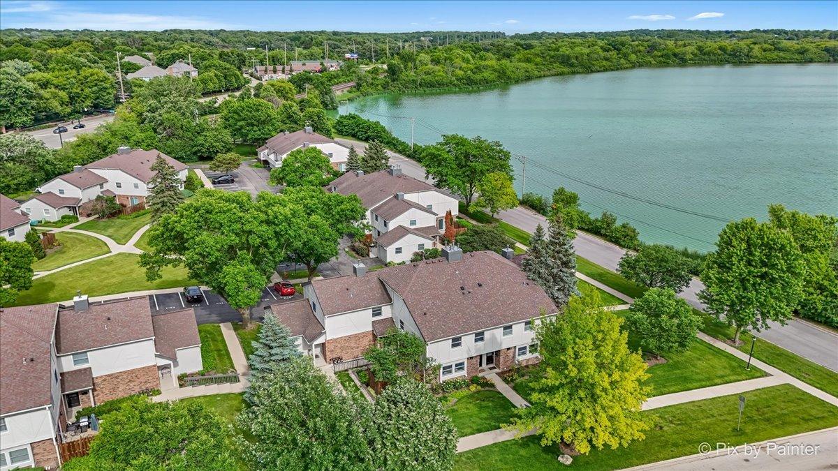 884 Bristol Dr., Barrington, IL 60010