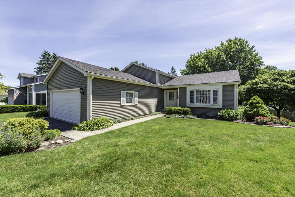17505 W Woodland Dr., Grayslake, IL 60030