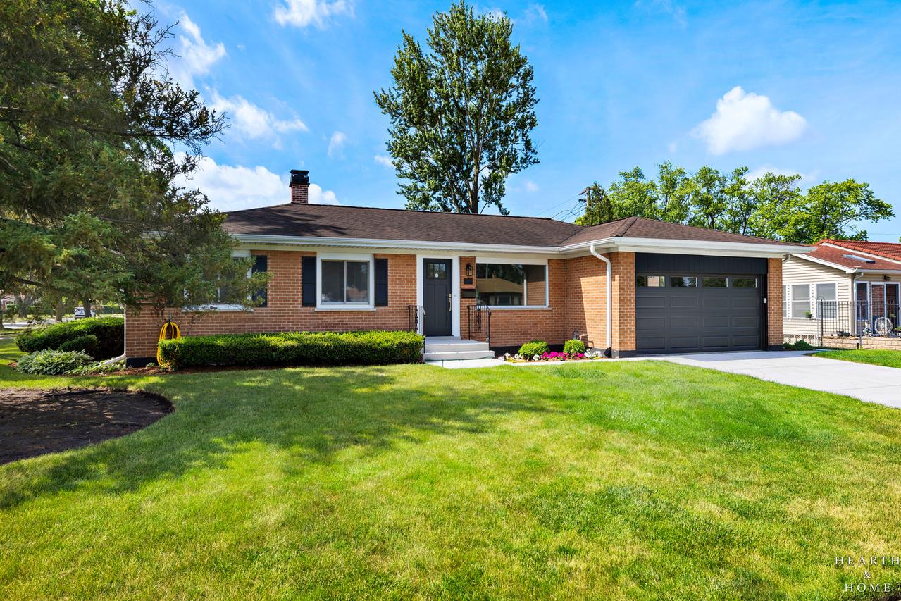 49 King Ln., Des Plaines, IL 60016
