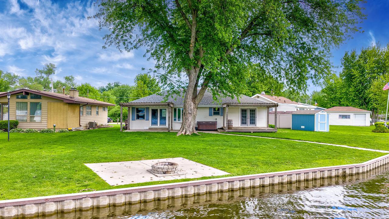 524 Park Ave., Fox Lake, IL 60020
