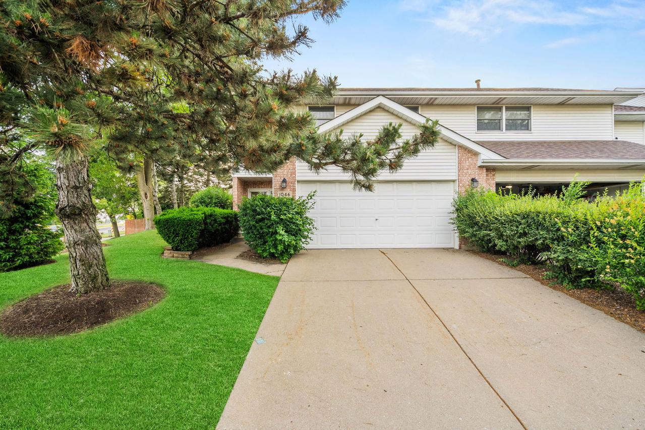 1046 Pinewood Dr., Downers Grove, IL 60516