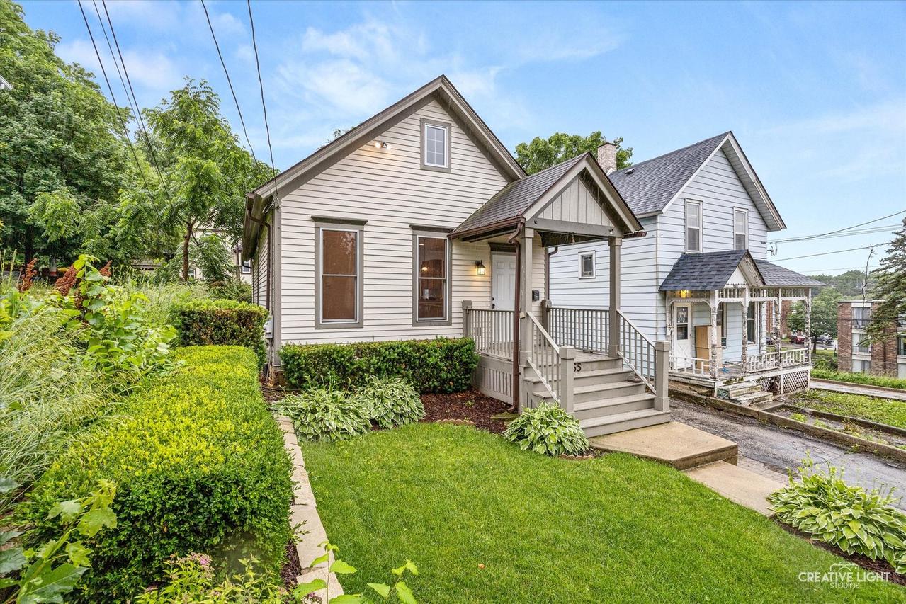 255 Bartlett Pl., Elgin, IL 60120