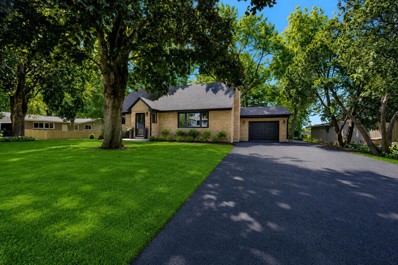 141 Adler Dr., Libertyville, IL 60048