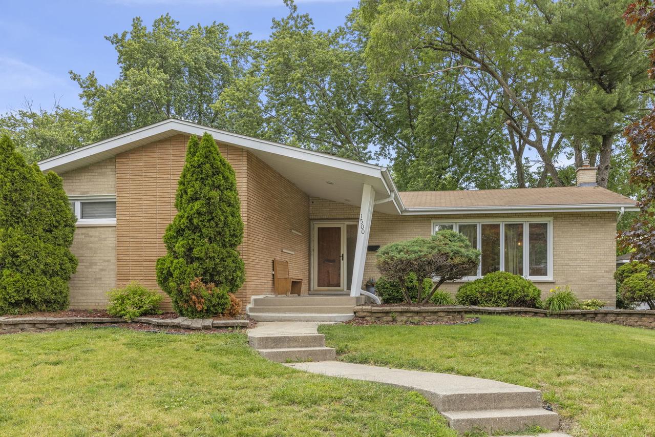 1500 Carson Dr., Homewood, IL 60430