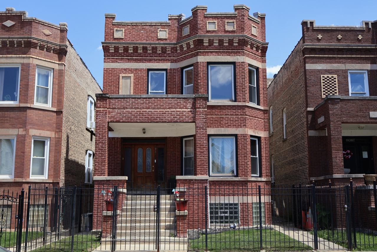 921 N Leclaire Ave., Chicago, IL 60651