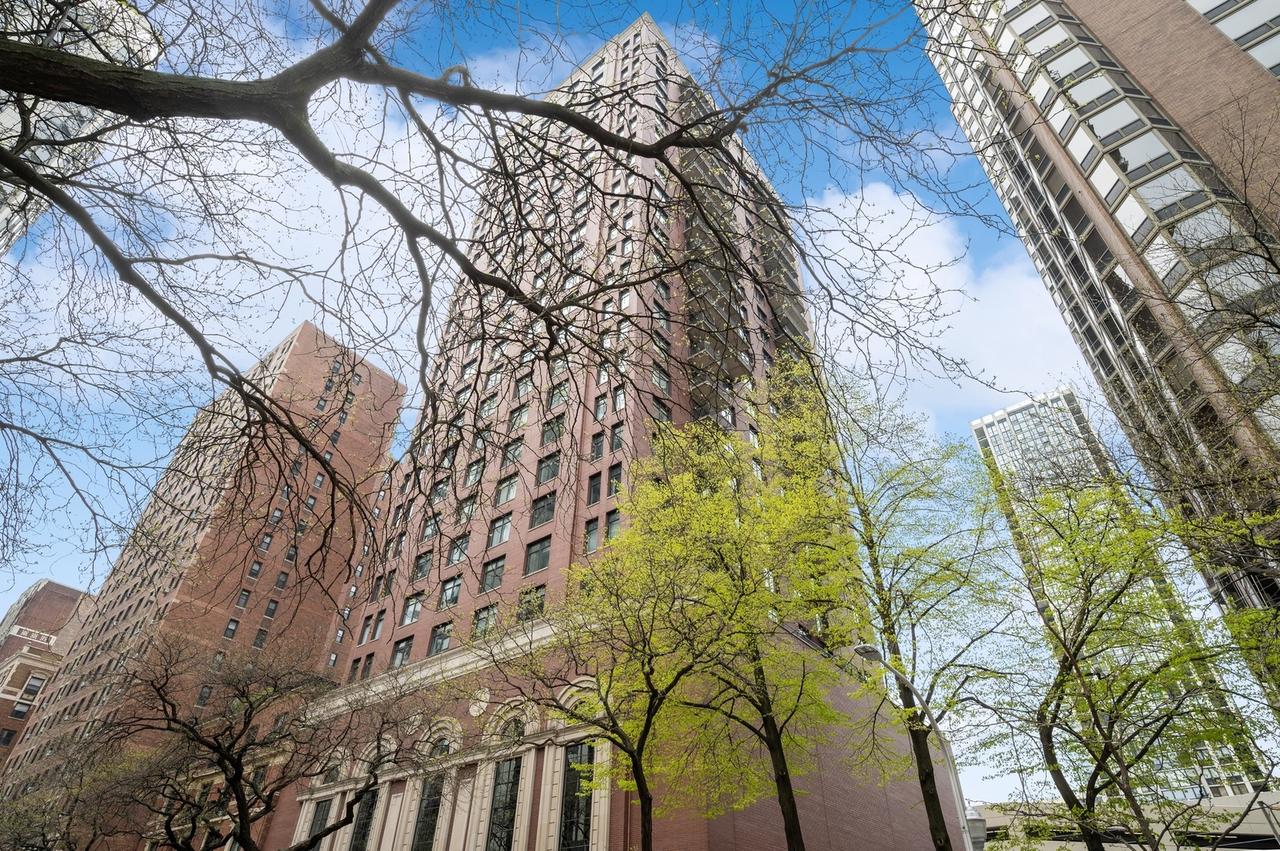 1122 N Dearborn St. #10C, Chicago, IL 60610