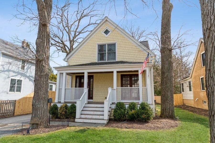 1297 Edgewood Rd., Lake Forest, IL 60045