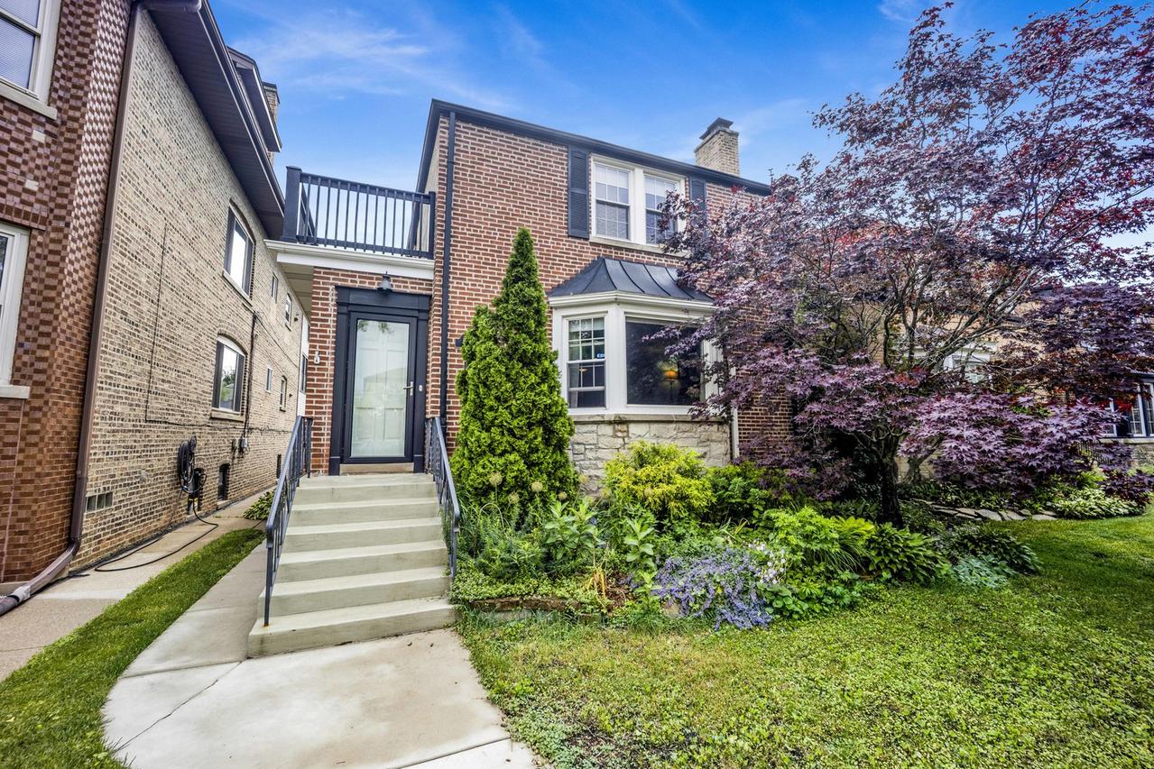 6043 N Keeler Ave., Chicago, IL 60646