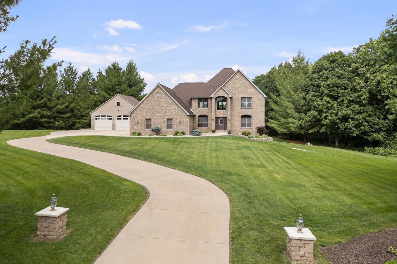 2608 W 3rd St., Coal Valley, IL 61240