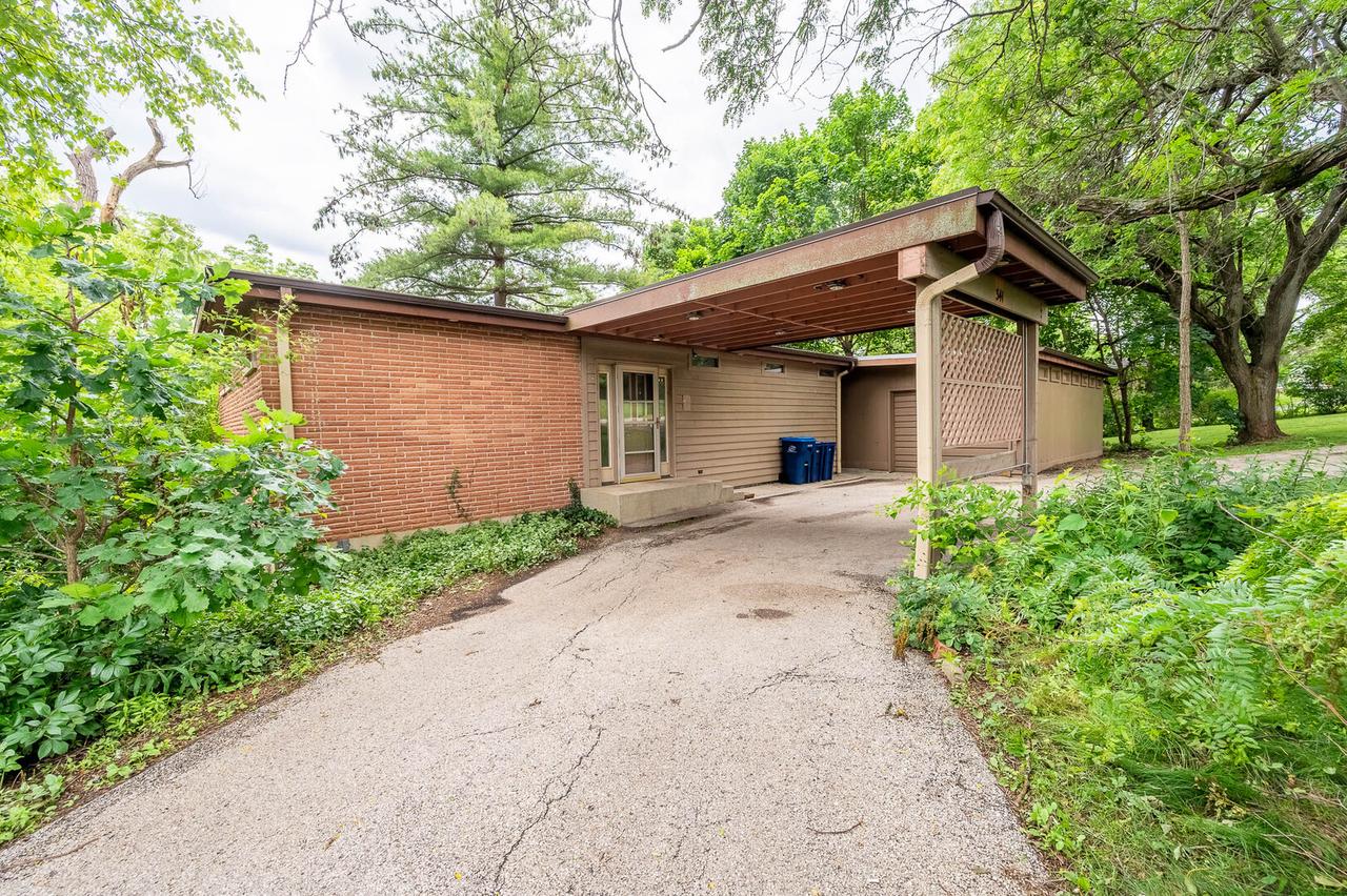 341 Hickory Haven Dr., Gurnee, IL 60031