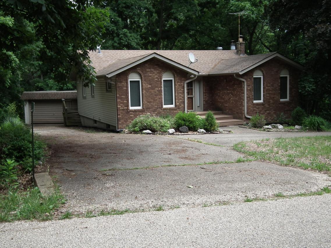18 Sheridan Dr., Putnam, IL 61560