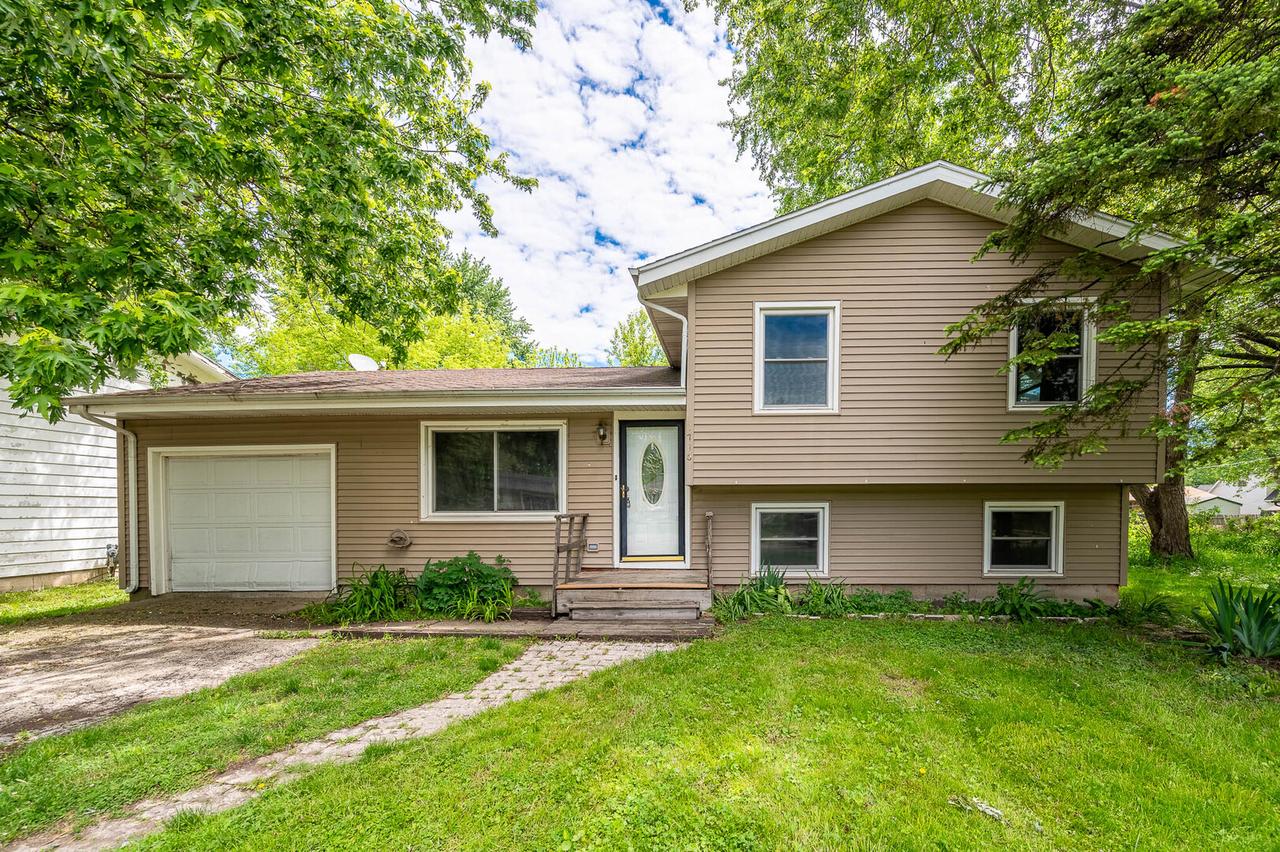 1716 Parklane Ave., Mchenry, IL 60050