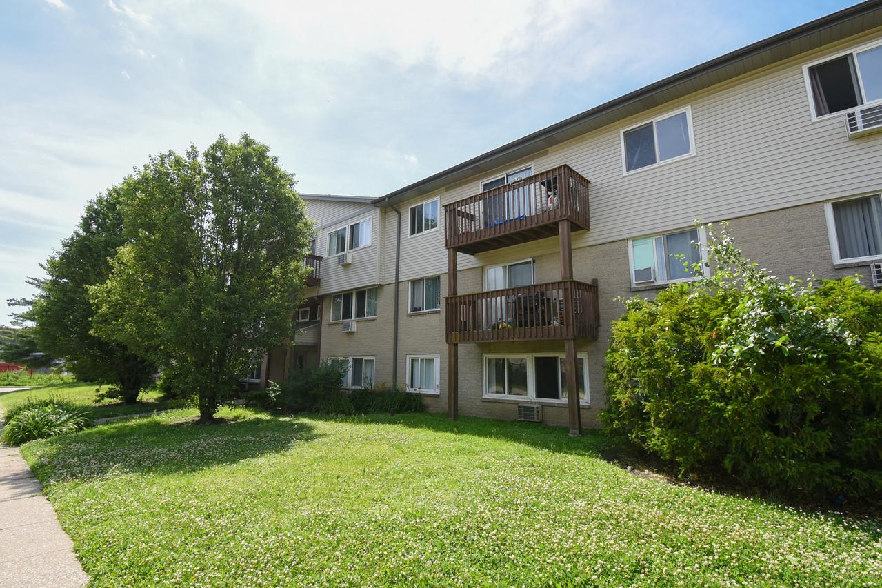 655 Deepwoods Dr. #3F, Mundelein, IL 60060