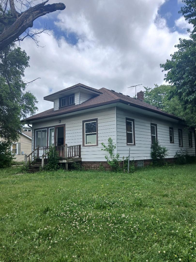 3327 Commercial Ave., South Chicago Heights, IL 60411