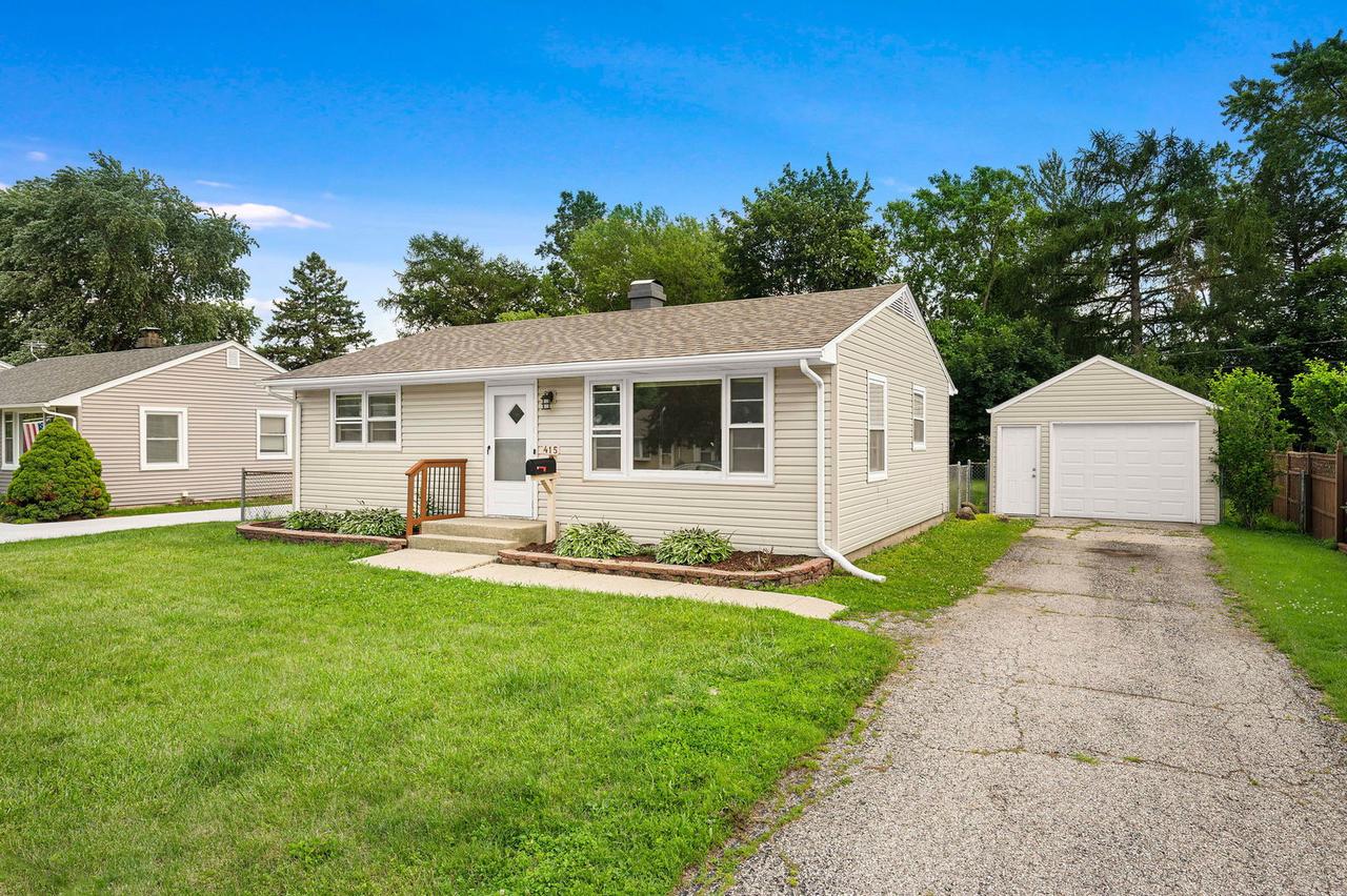 415 Alma Ter., Cary, IL 60013