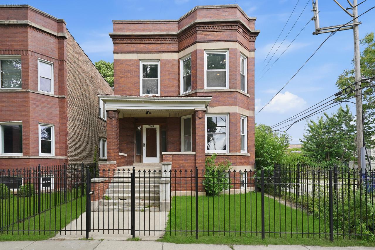 7843 S Burnham Ave., Chicago, IL 60649